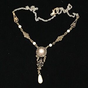Faux pearl drop costume necklace